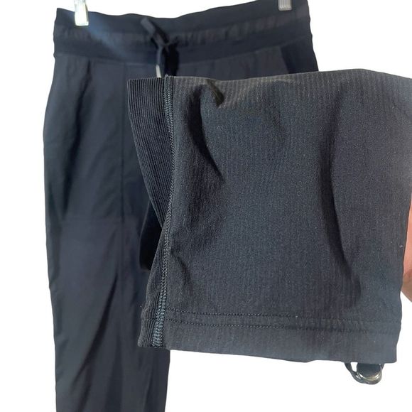 Lululemon Athletica Women’s Black On The Fly Drawstring Capri Pants Size 10 - Picture 4 of 11